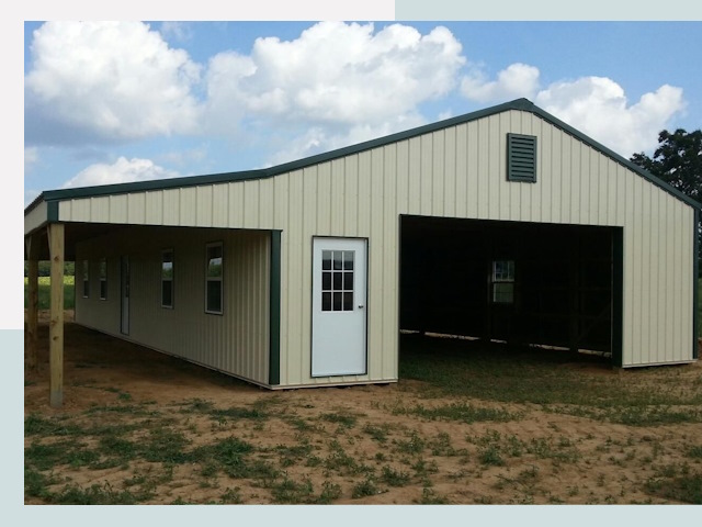 Строительство конюшен в Соколе