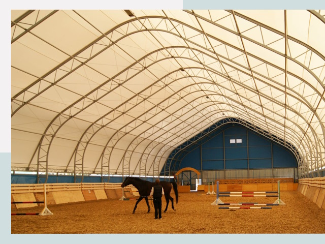 Строительство конных манежей в Соколе