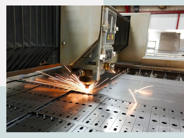 Лазерная резка металла в Соколе от 625 руб.